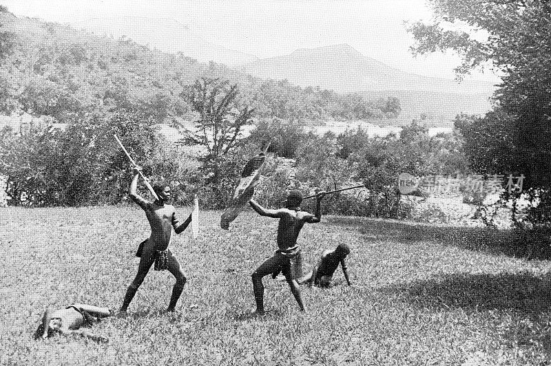 恩比祖鲁武士在祖鲁王国练习格斗，南非- 19世纪